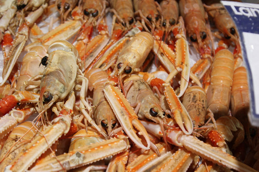 a bunch of crabs that are sitting on a table